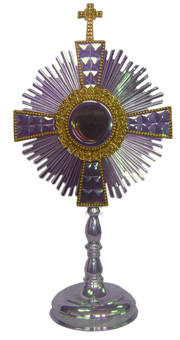 Monstrance: Exquisite Monstrance with Diamond Design